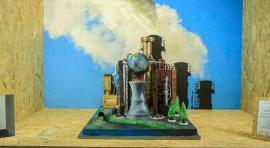 Maqueta de una fábrica construida con chocolate©Salón del Chocolate