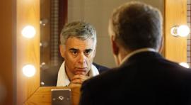 Living With the Lights On by Mark Lockyer at the Young Vic © Simon Annand