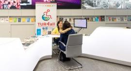 El Centro de Turismo Plaza Mayor celebra  una jornada de puertas abiertas para dar a conocer todos los recursos accesibles y sus procedimientos de atención a personas con discapacidad de los que dispone