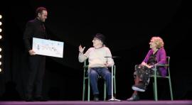 Carmena entrega a Juan Tamariz el galardón a toda una vida en la magia