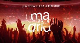 La alcaldesa recibe la Copa de la Champions League en nombre de la ciudad de Madrid