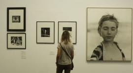 La exposición Entre el Arte y la Moda