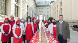 Cibeles acoge el turrón más largo del mundo, con 50 metros de longitud