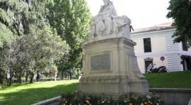 Madrid dedica una ofrenda floral al recuerdo de la figura de Emilia Pardo Bazán