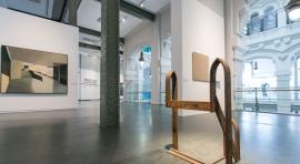 'Imágenes desde el retrovisor: distantes, aparentes, espejadas