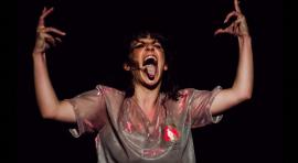 Volumen 1. Mucha muchacha