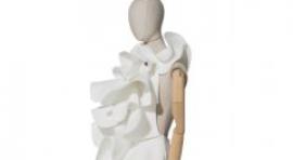 Creadores de moda dialogan con la literatura de Shakespeare y Cervantes en Conde Duque