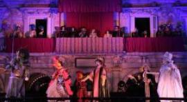 La Fiesta Barroca, con más de cien artistas, toma la plaza y la calle Mayor 