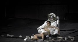 La danza poética y visual de Papaioannou llena tres noches Naves de Matadero