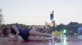 LosDedae: cinco bailarines fluyendo bajo el Puente de Segovia