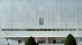 Bazar solidario con artesanía de 50 países, en el Palacio Municipal de Congresos de Madrid