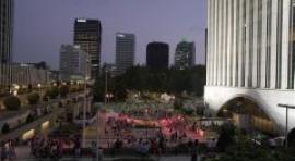 El slackline toma Tetuán con un sinfín de saltos y cabriolas