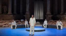 Mario Gas y José María Pou convierten a ‘Sócrates’ en personaje trágico