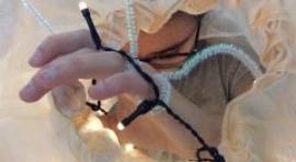 El artista Steven Cohen presenta sus performances más conocidas