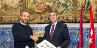 El director de Turismo de Madrid Destino, Miguel Sanz, y el presidente de la Asociación Española de Profesionales del Turismo (AEPT), Santiago Aguilar