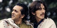 Ravi Shankar con el músico George Harrison en Friar Park durante la grabación del álbum ‘Festival from India’, 1974 Fotógrafo: Clive Arrowsmith