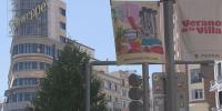 Cartel de Veranos de la Villa 2021 en la calle Gran Vía 
