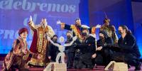 Los Reyes Magos entregan sus regalos a Celia en el Palacio de Cibeles 