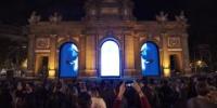 Miles de personas recorren el “paseo” nocturno de Luna de Octubre
