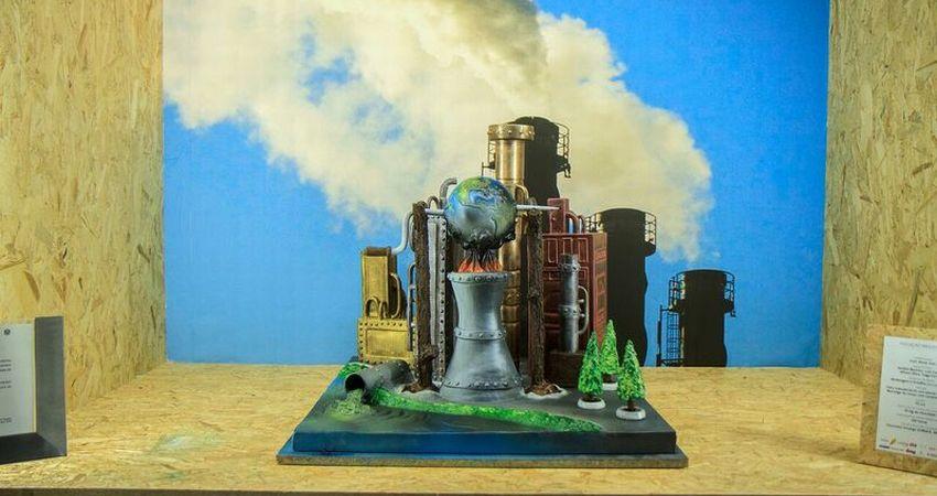 Maqueta de una fábrica construida con chocolate©Salón del Chocolate