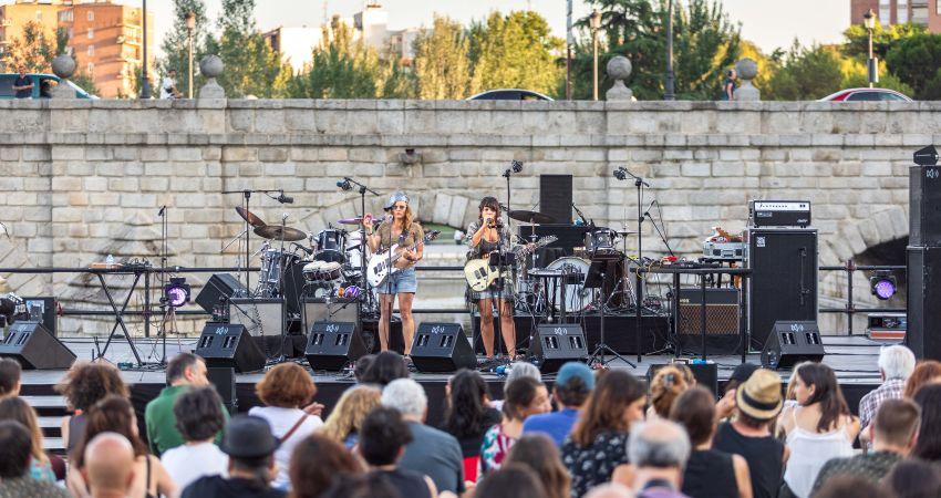 Poetas en el Puente de Segovia ©Álvaro López del Cerro 