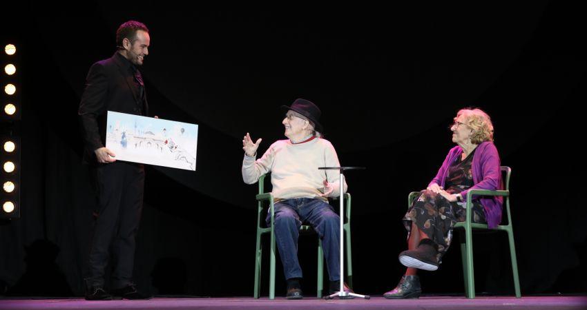 Carmena entrega a Juan Tamariz el galardón a toda una vida en la magia