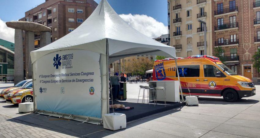 Carpa informativa del  Congreso Europeo de Servicios de Emergencias y ambulancia del Samur-Protección Civil