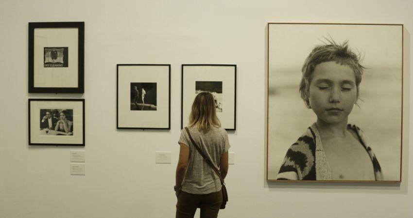 La exposición Entre el Arte y la Moda