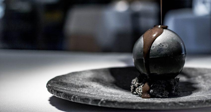 ‘Drácula De Aceitunas Hojiblanca’, de Iván Muñoz, restaurante Chirón @FACYRE/VERANOS DE LA VILLA