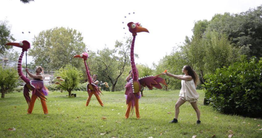 La compañía Aracaladanza ha ofrecido en  la  presentación de la temporada una actuación en directo como aperitivo de ‘Quintaneando’