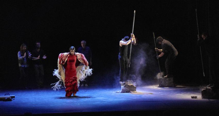 BURDINA_HIERRO-Adriana Bilbao y Benat Achiary_ foto Jass Photography