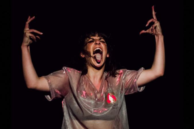 Volumen 1. Mucha muchacha