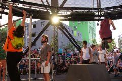 Acrobacia de altura: cuando el arte urbano se sube por las paredes 