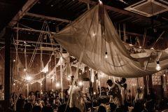 Por primera vez en Europa, Circo de sastre ofrece en Naves Matadero un espectáculo de luces, telas y música en directo