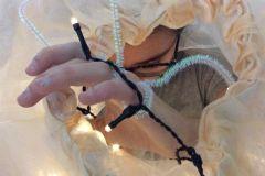 El artista Steven Cohen presenta sus performances más conocidas