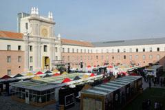La Navideña Feria Internacional de las Culturas debuta en Conde Duque