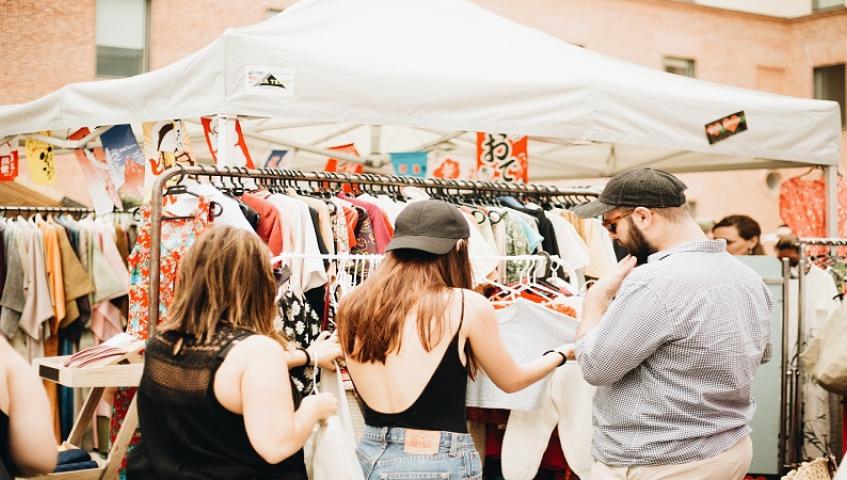 En el mercadillo se encuentran artículos de segunda mano